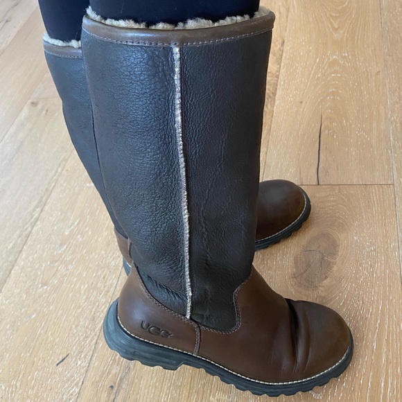 *FLAW* UGG BROOKS (BROWN) LEATHER SHEARLING TALL BOOTS (8) **PRICE FIRM** - Picture 4 of 12